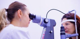 ile zarabia okulista