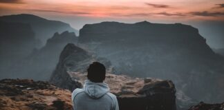 Najlepsze trasy wspinaczkowe w Tatrach - gdzie się wybrać i co zabrać ze sobą.