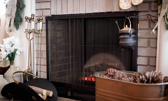 Kiedy dokładać do kominka?