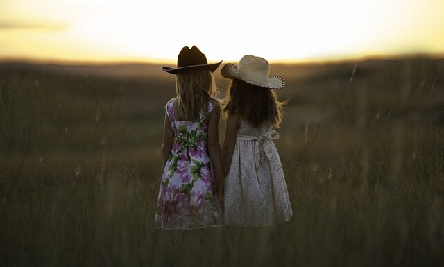 Jak wieszać sukienki w szafie?