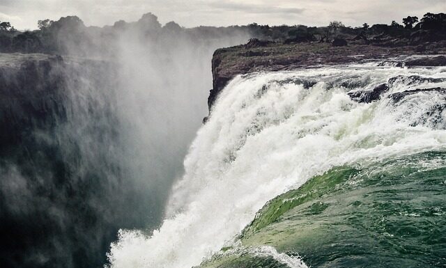 Jaką głębokość szafy na wieszaki?
