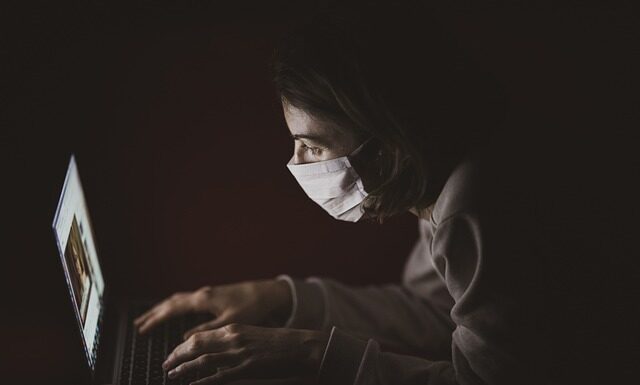 W jakiej odległości sadzić tuje od ogrodzenia?