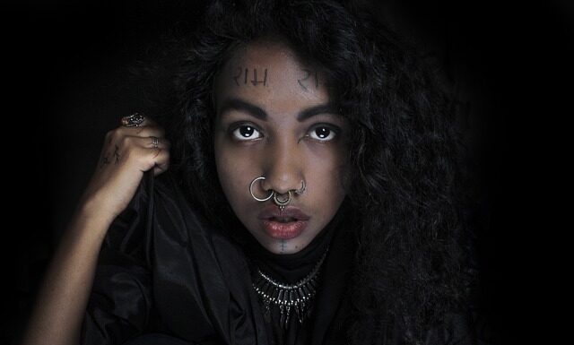 Ile miejsca nad drążkiem w szafie?