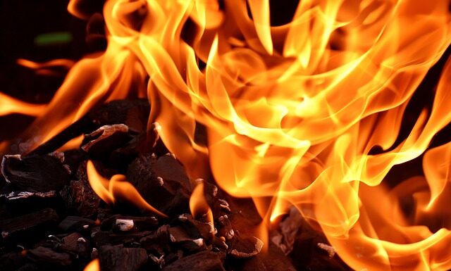 Co daje więcej ciepła węgiel czy drewno?