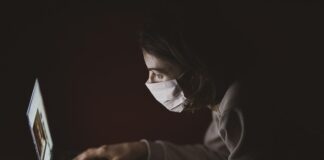 Jaką odległość drążka od sufitu?