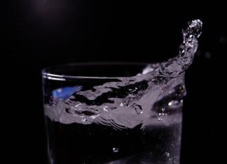 Ekologiczne butelki wielorazowe dla rodzin – zalety i pomysły na codzienne picie wody Ekologiczne butelki wielorazowe dla rodzin