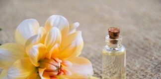Najpiękniejsze nuty zapachowe w kobiecych perfumach orientalnych: oud, ambra, piżmo i wanilia perfumy